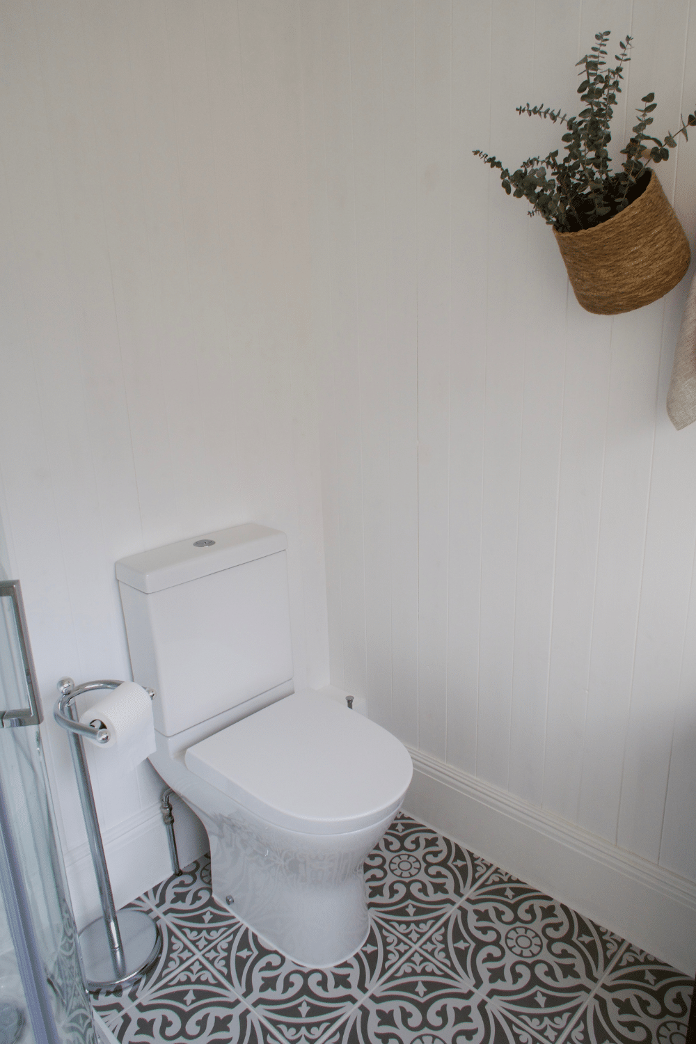farmhouse style bathroom