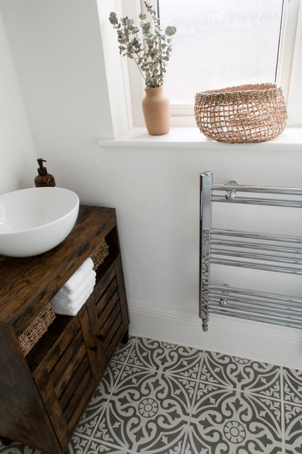 farmhouse style bathroom