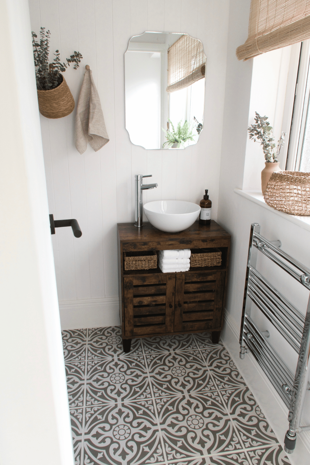 farmhouse style bathroom