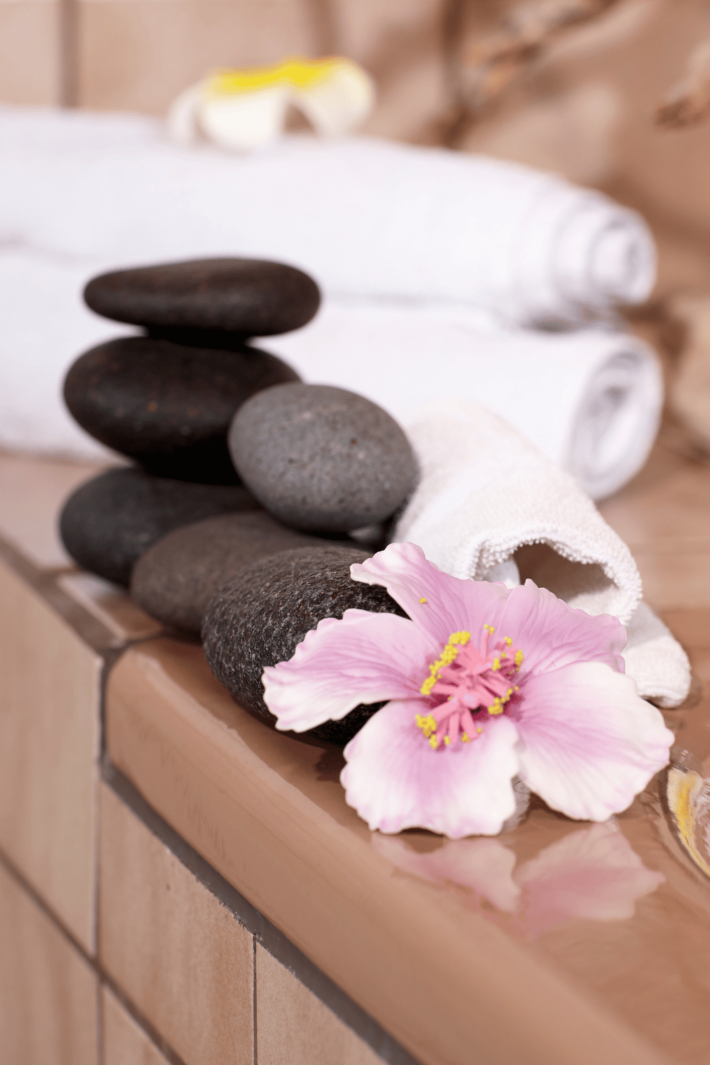 What Colour Goes With Beige Bathroom Tiles? 10 bathroom white towels