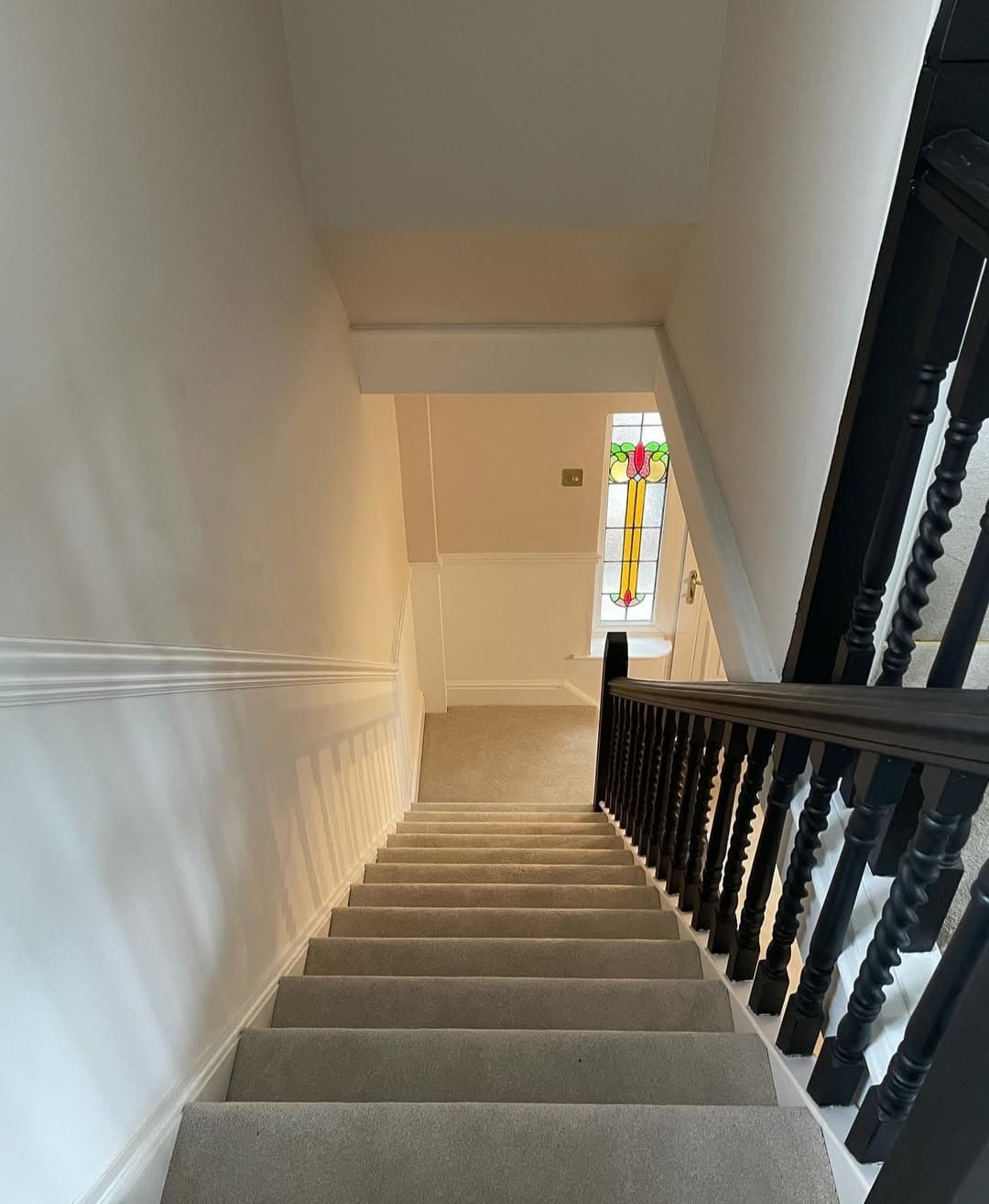 What colours go with Dulux Nutmeg White