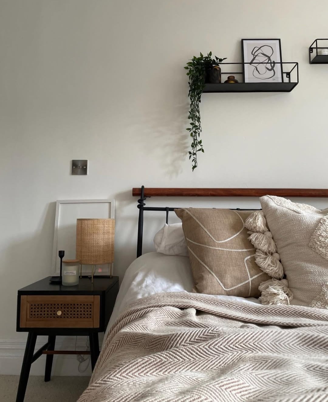 Dulux Jasmine White