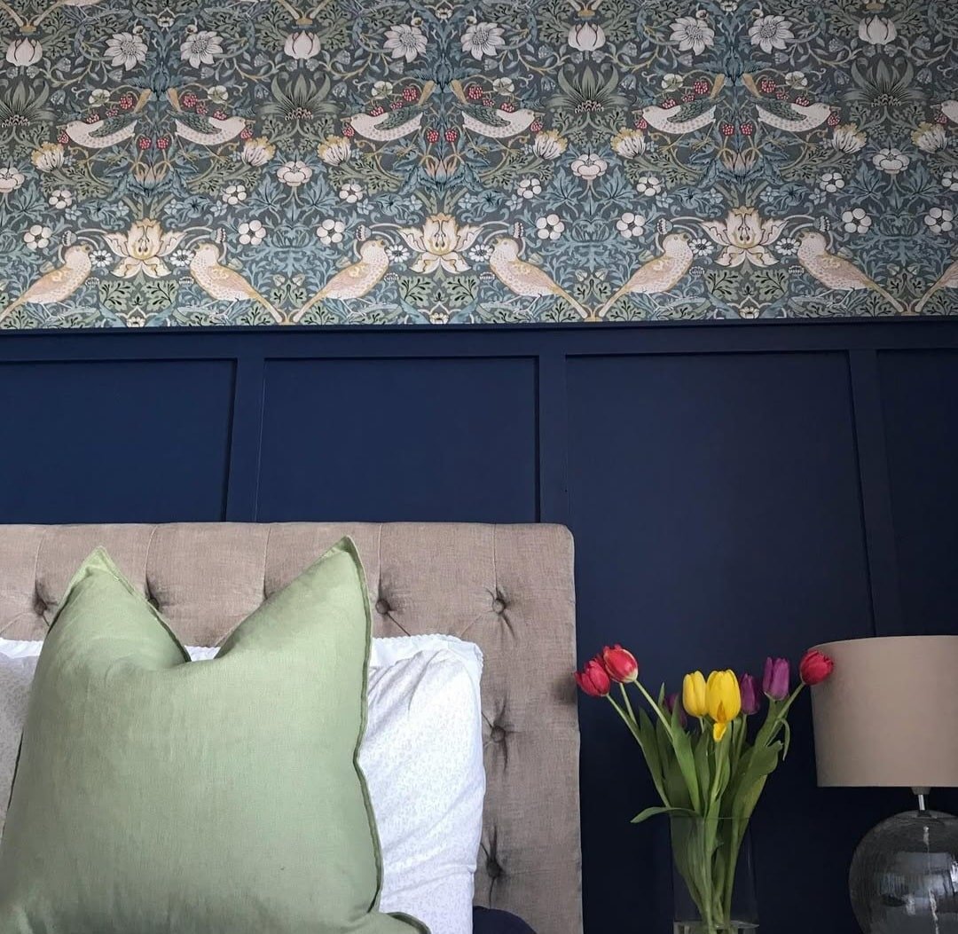 What colours go with Dulux Sapphire Salute 4