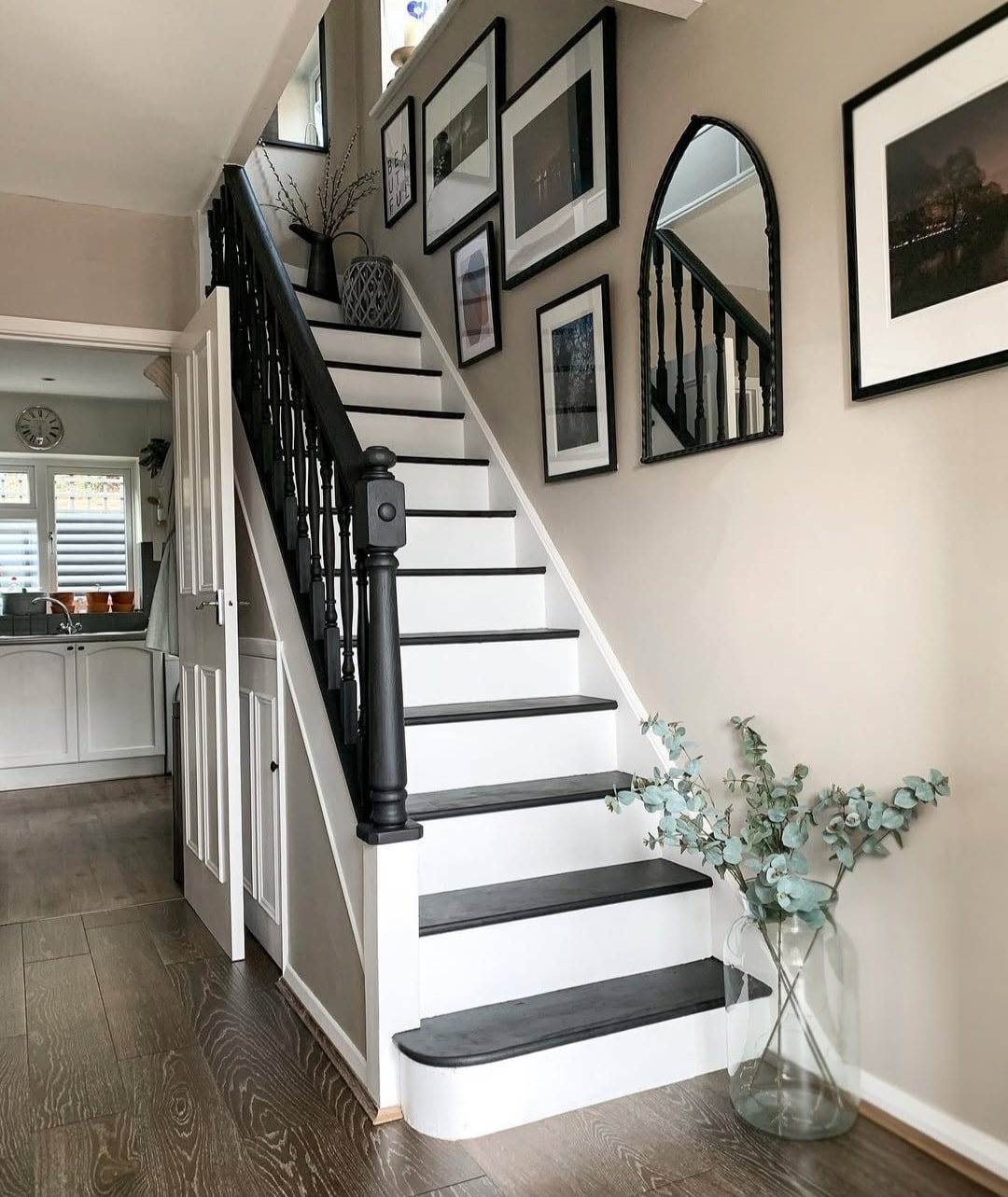 Black and white stairs ideas 2
