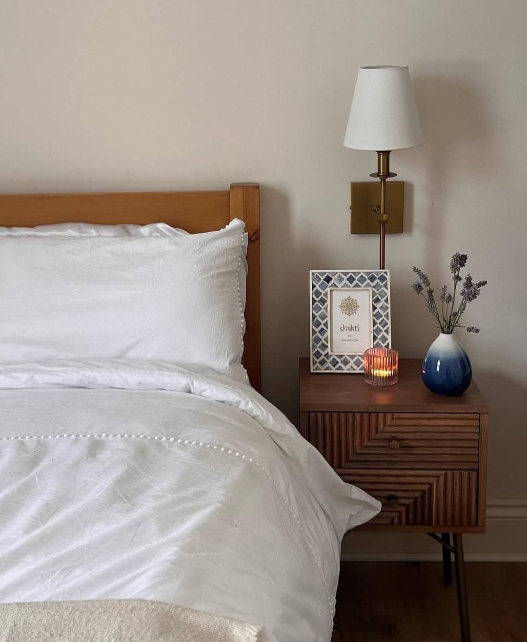 Dulux Almond White 2