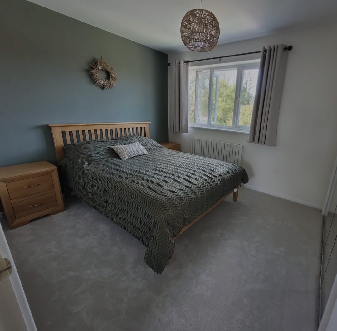 Dulux Almond White