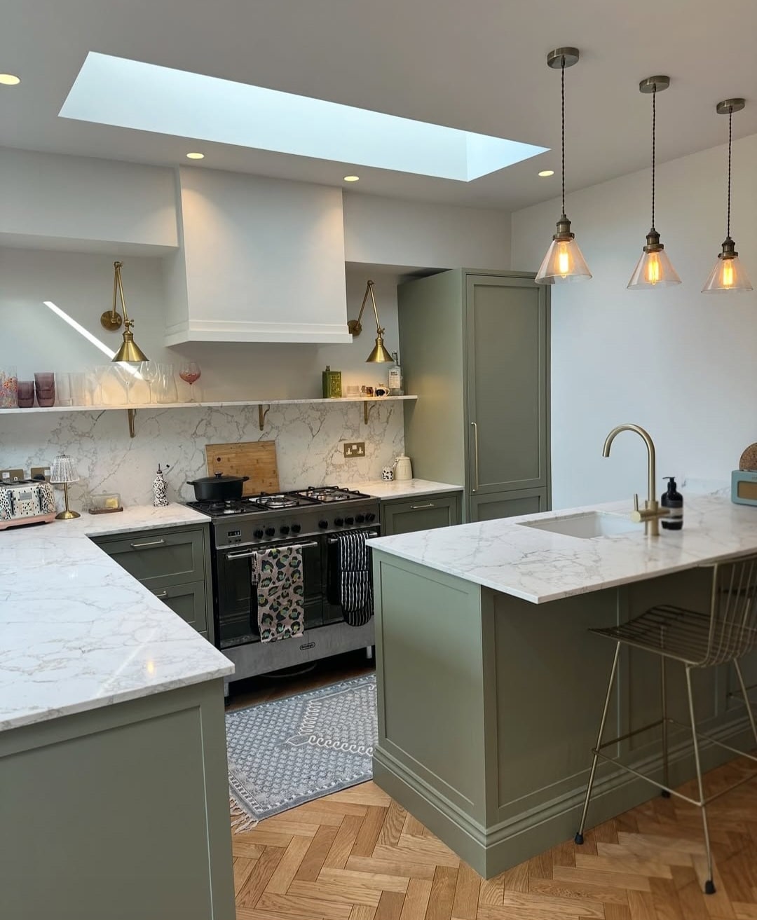 L shaped kitchen with island