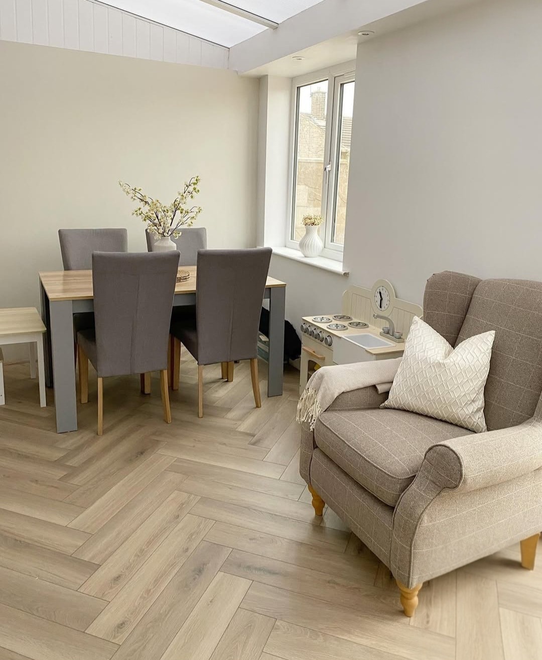 Dulux White Mist