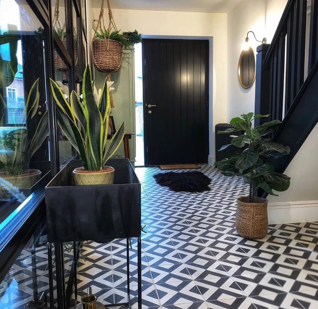 Black and white hallway ideas 2