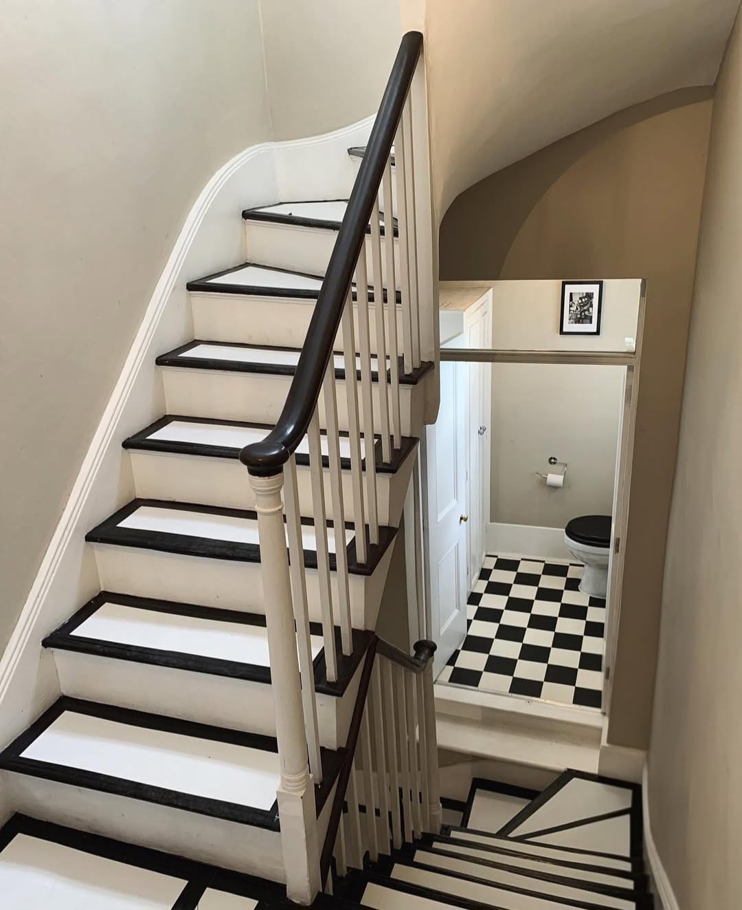 Black and white hallway ideas 4