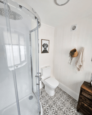 How To Make A Small Bathroom Look Bigger: Before & After - Sleek-chic ...