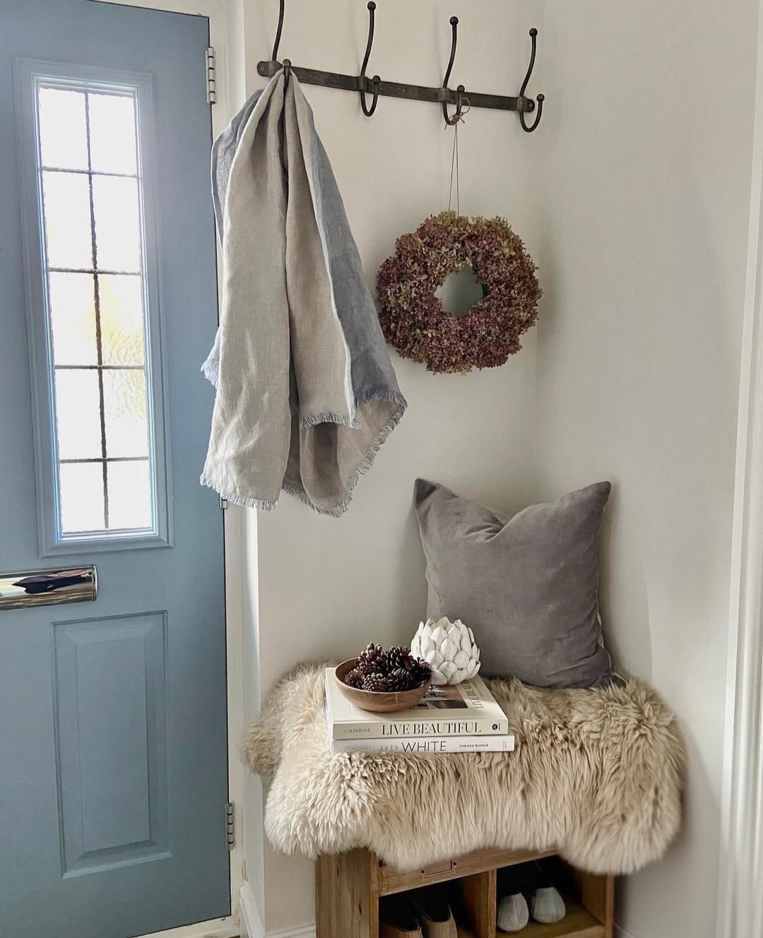 Small hallway decor ideas 4
