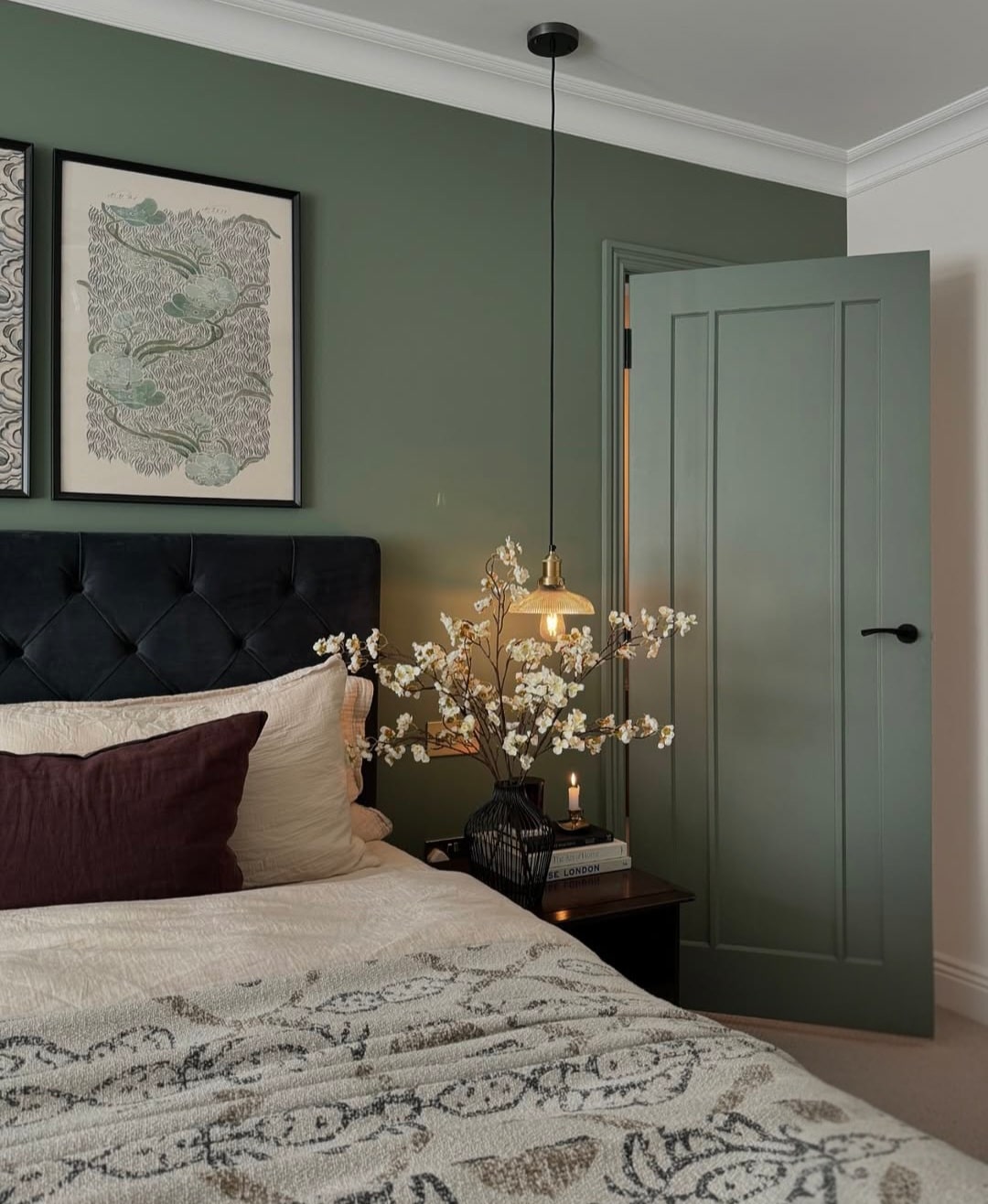 Sage green bedroom ideas 26