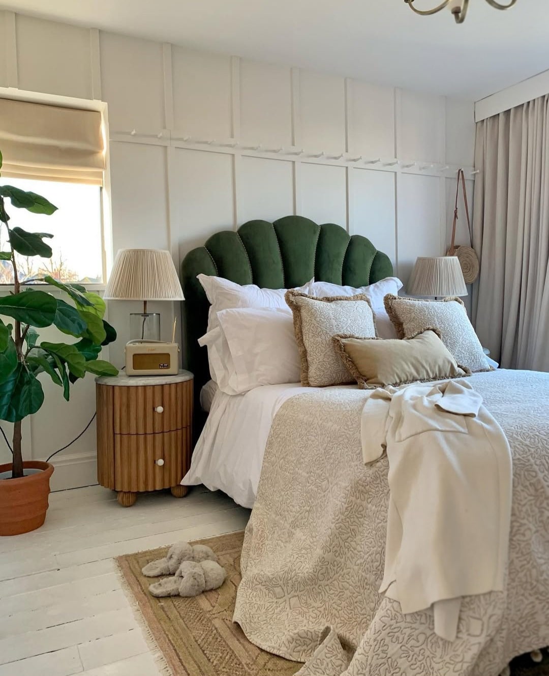 White bedroom with plants 2