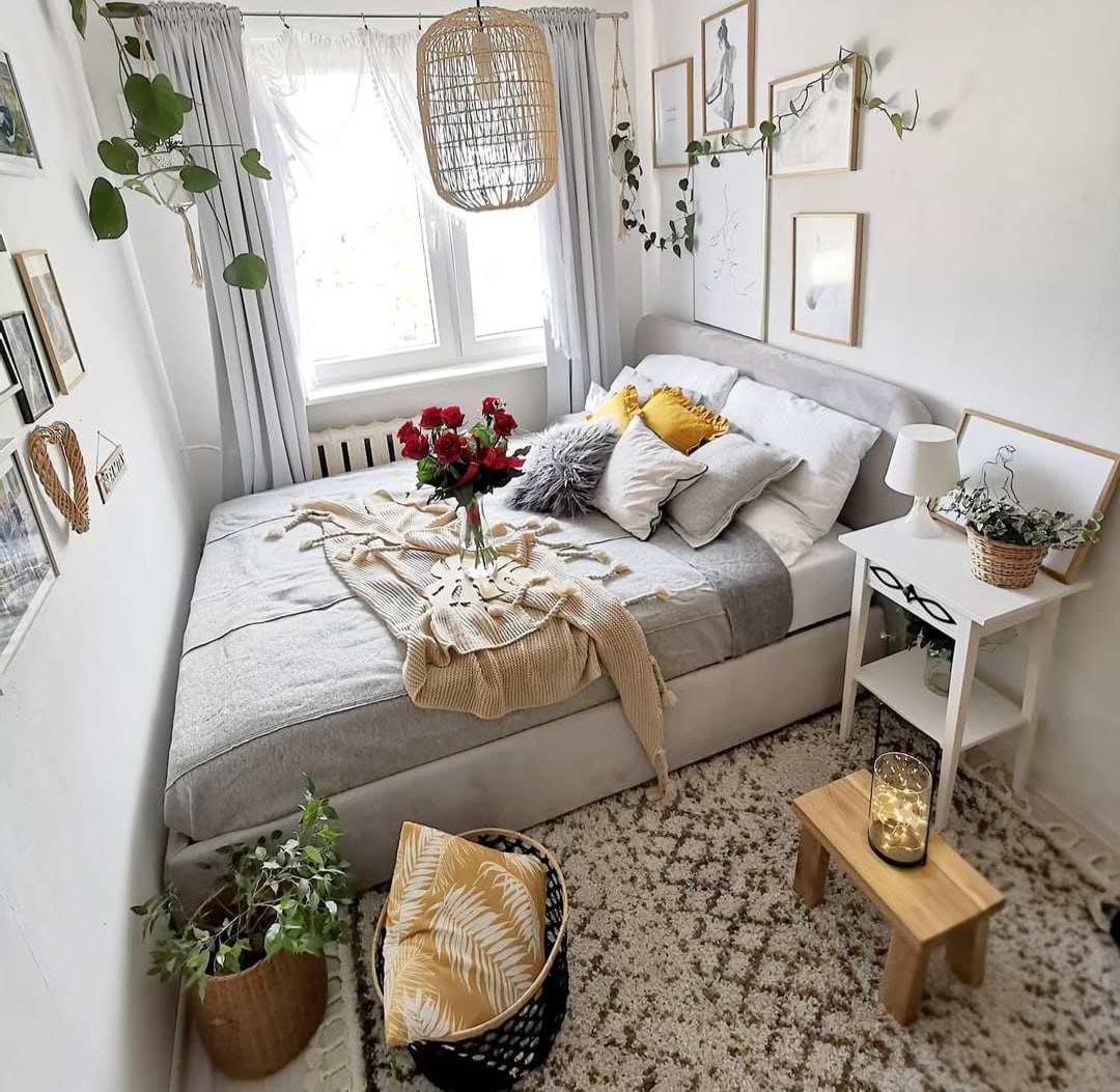 White bedroom with plants 3