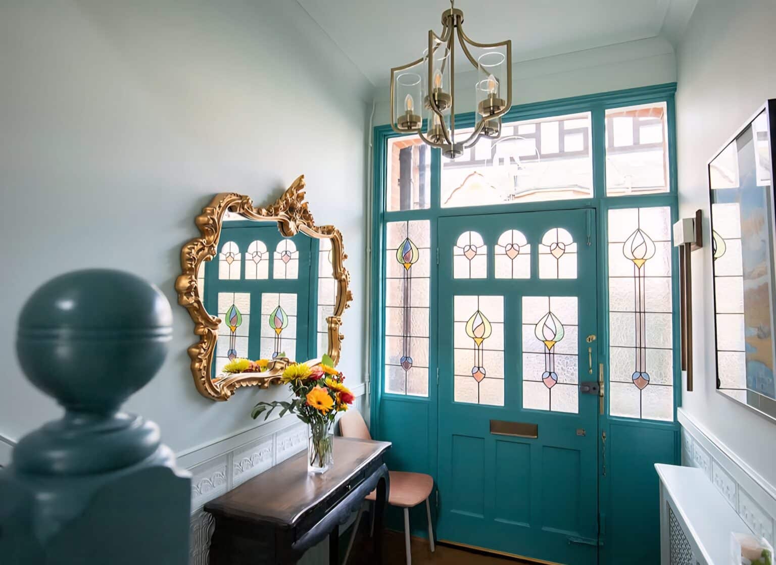 17 Striking Ways To Decorate An Edwardian Hallway - Sleek-chic Interiors