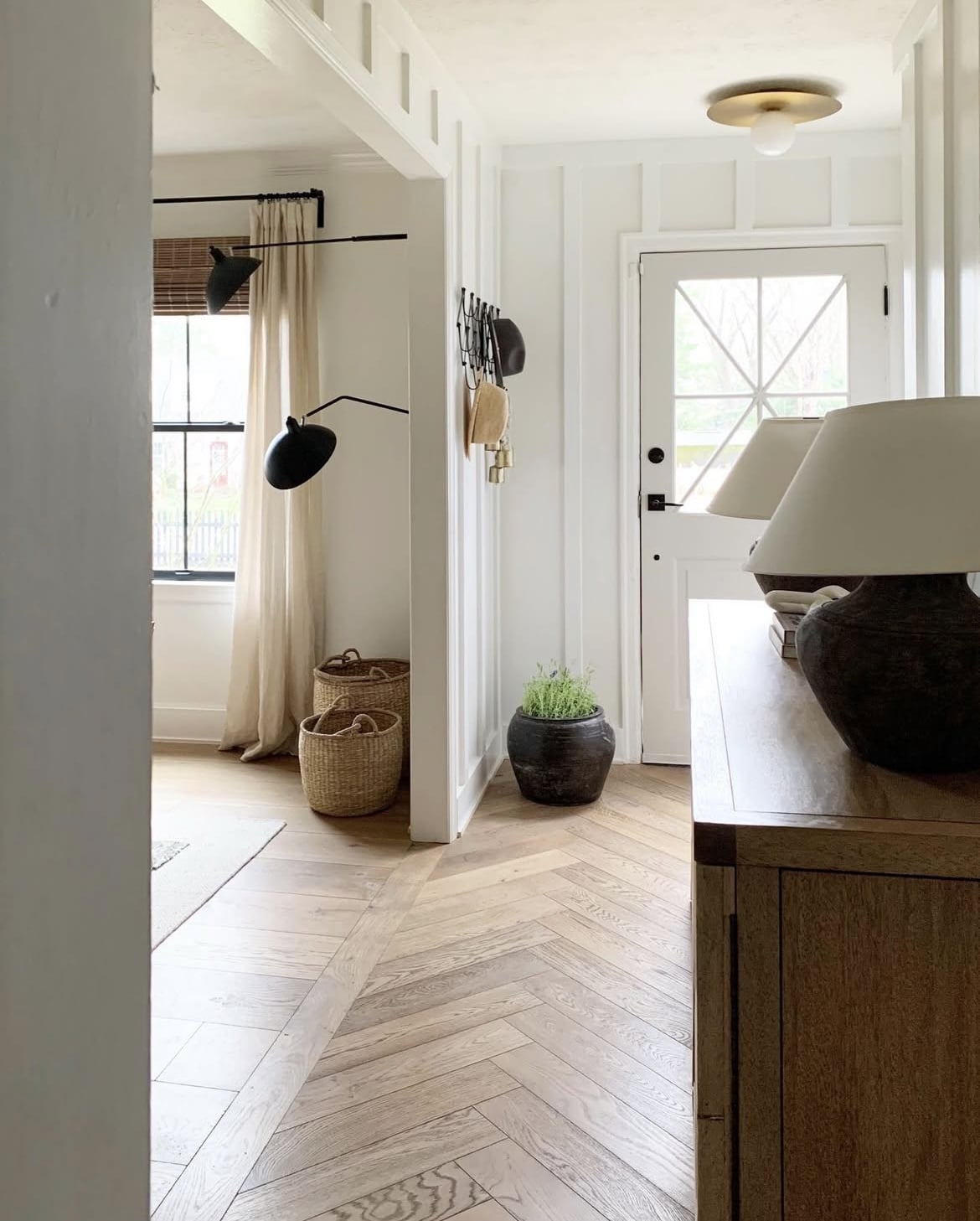 entryway into living room 3 1
