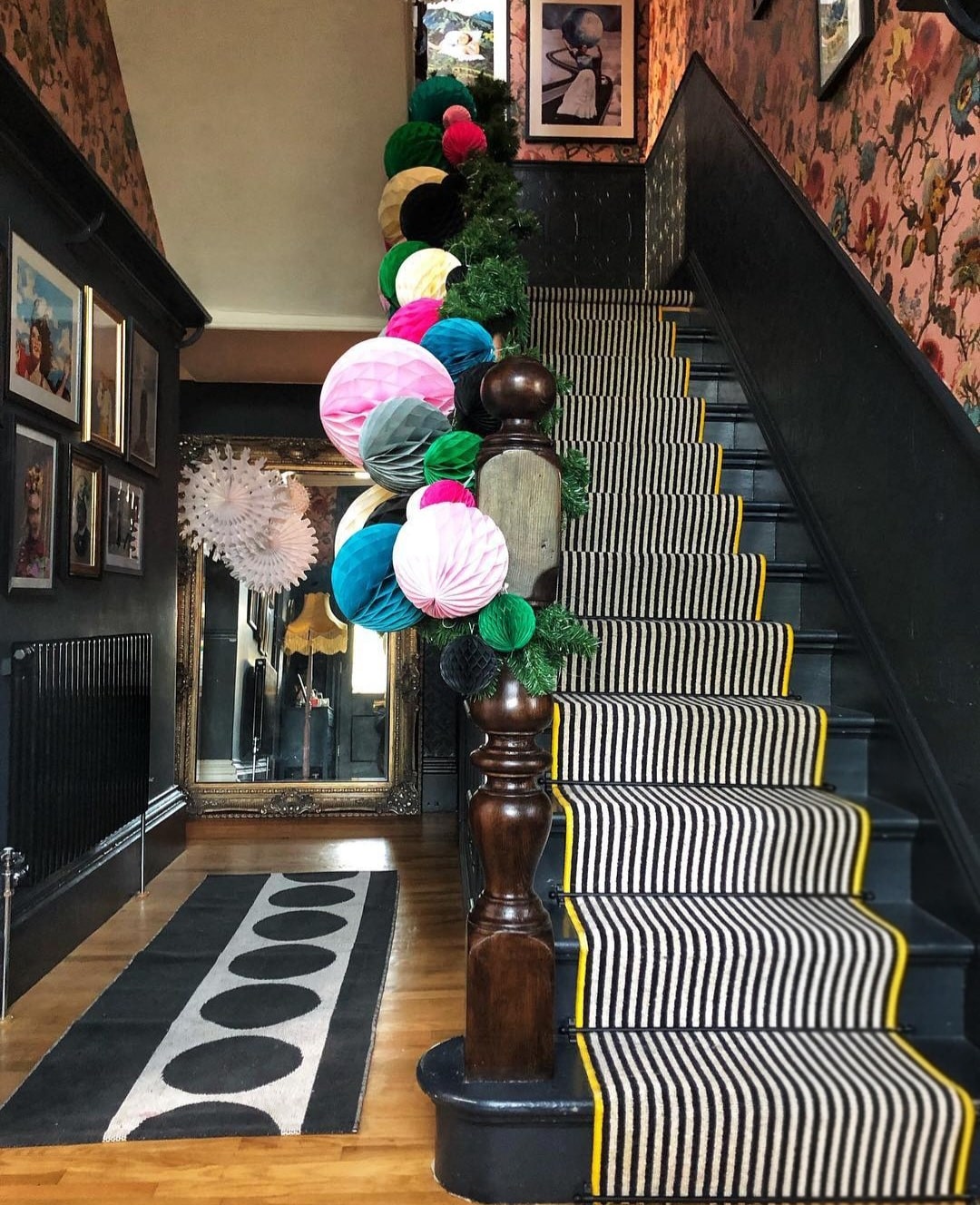 Christmas stairway decorations 1