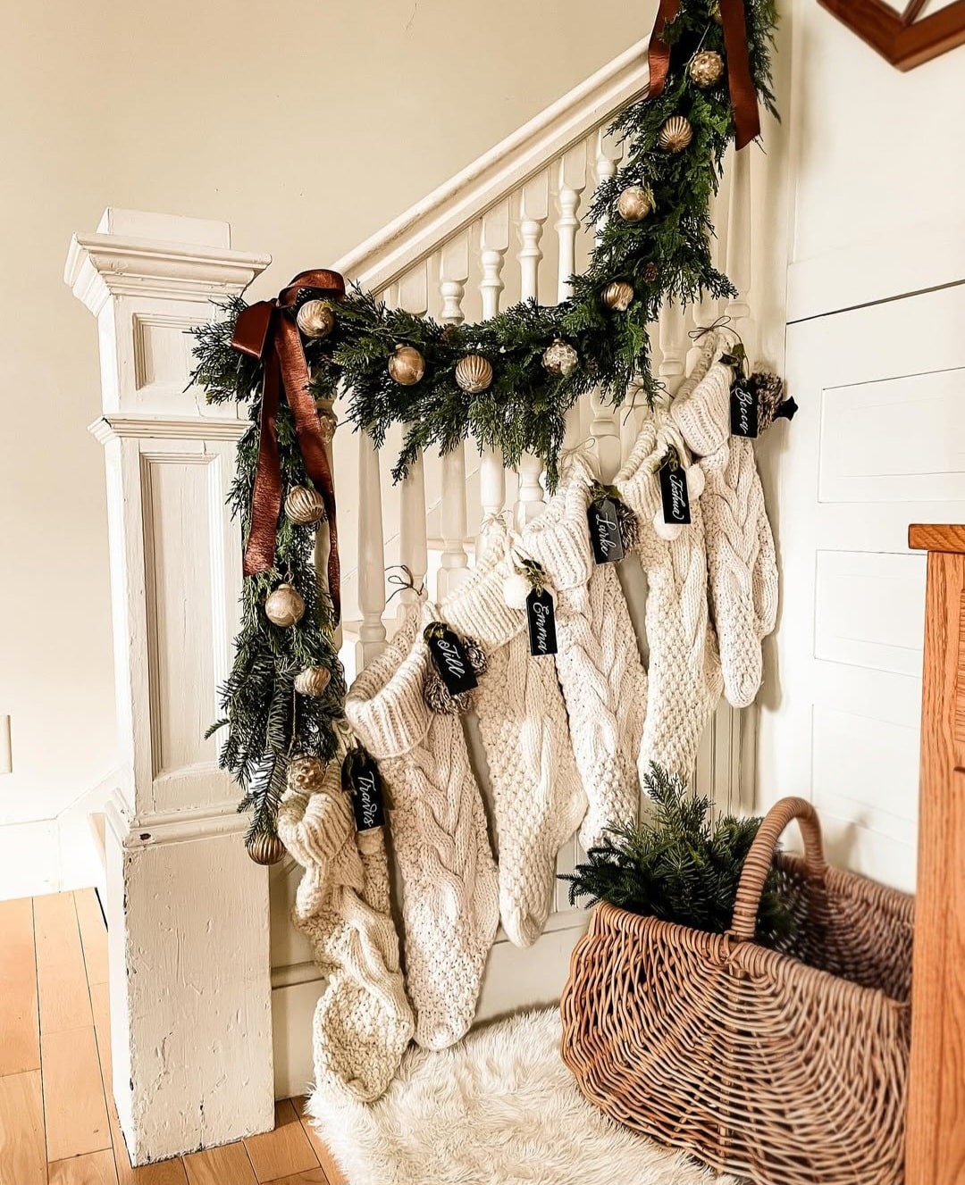 Christmas stairway decorations 4 1