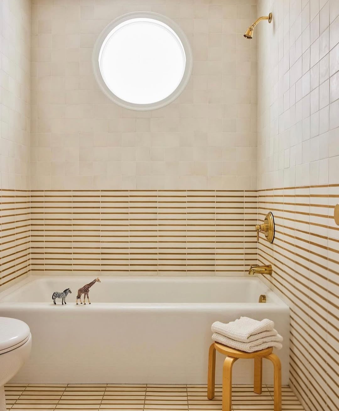 Striped bathroom ideas 3