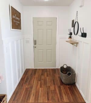 21 Board and Batten Wall Entryway Ideas For A Warm Welcome - Sleek-chic ...
