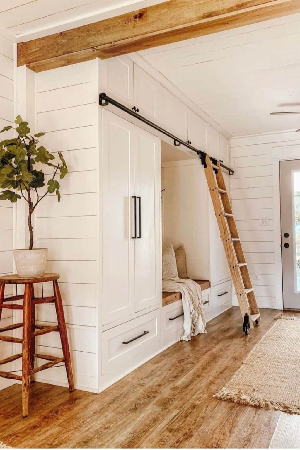 23 Chic Shiplap Entryway Designs to Welcome You Home