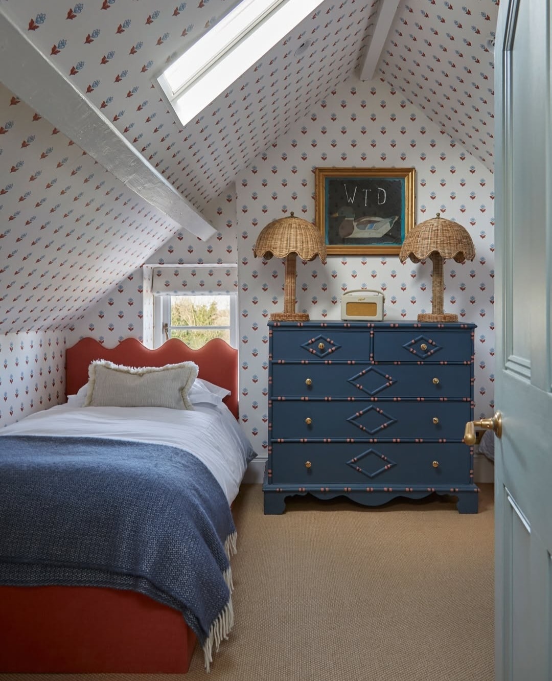Small attic bedroom ideas