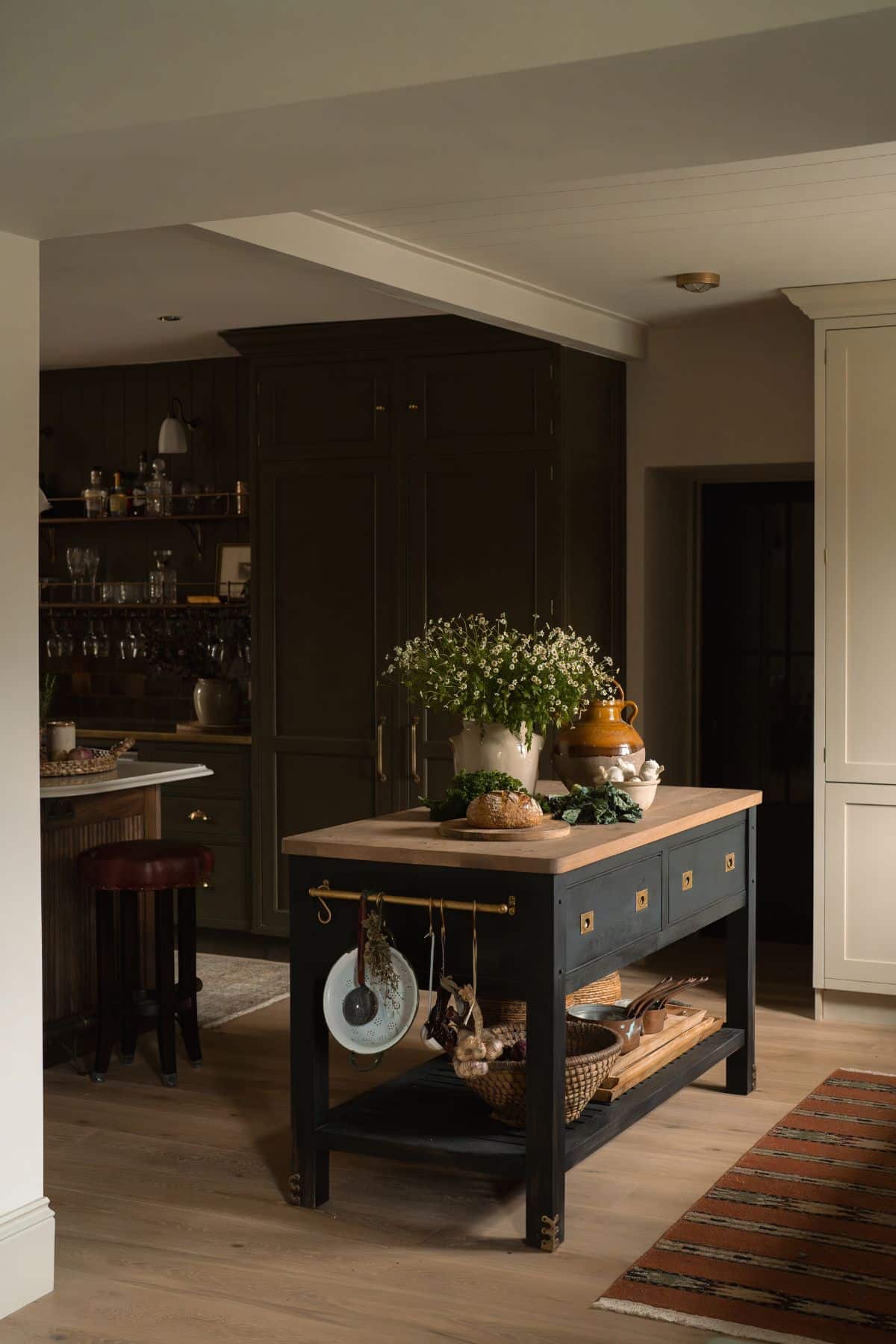 kitchen island trends 2025 6