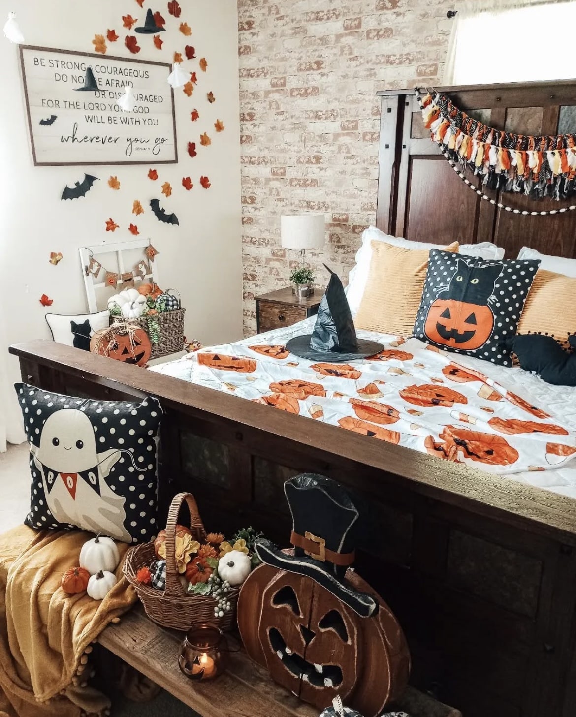 halloween bedroom 11