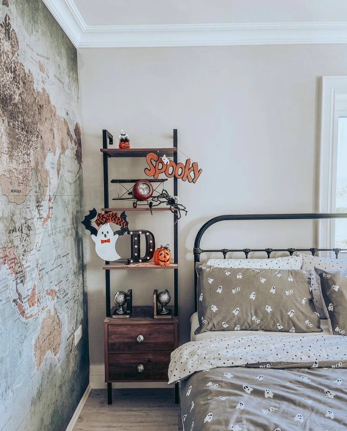 halloween bedroom 17