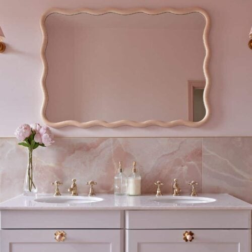 Onyx Is In: The Bathroom Tile Look Everyone’s Talking About