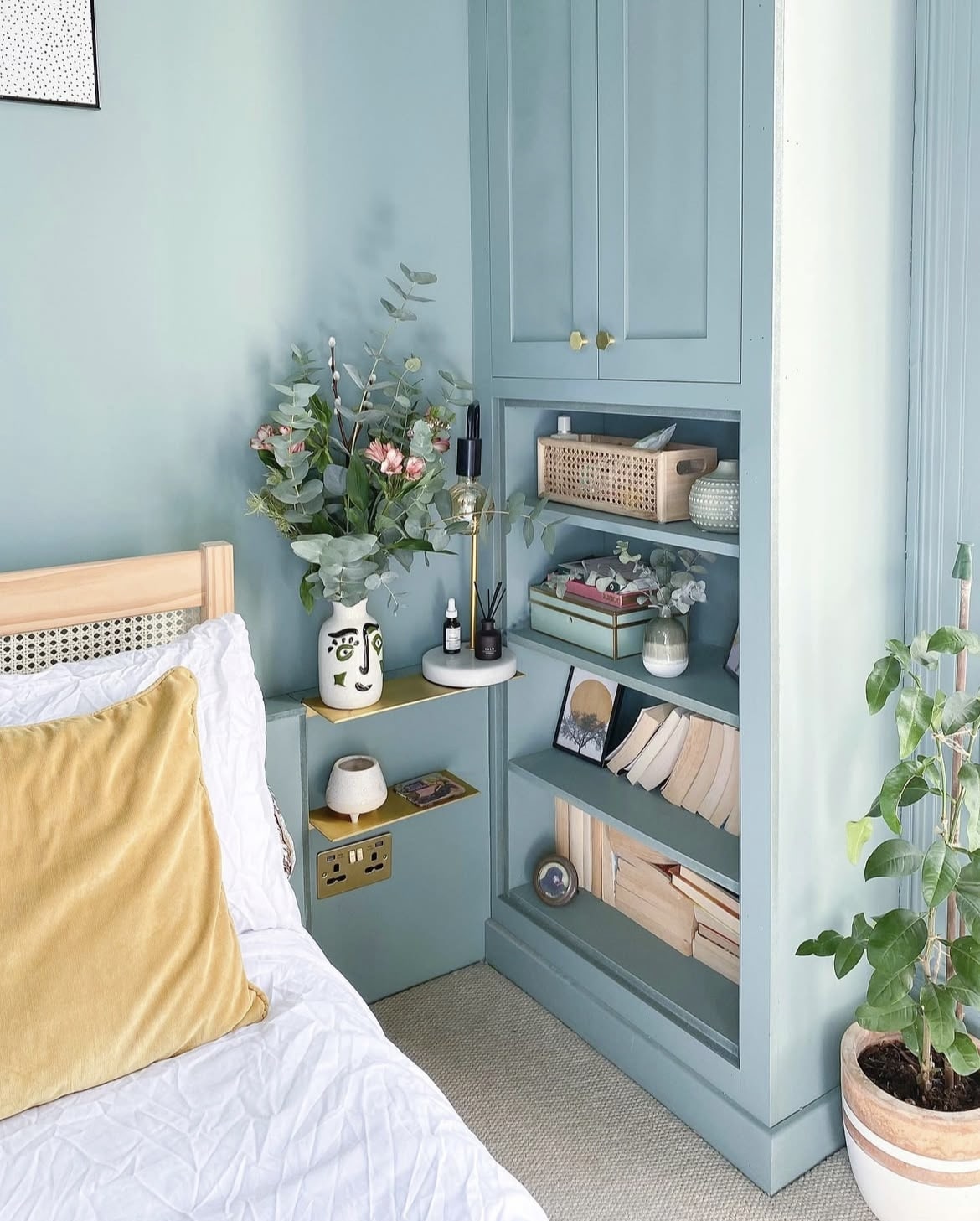 oval room blue 11