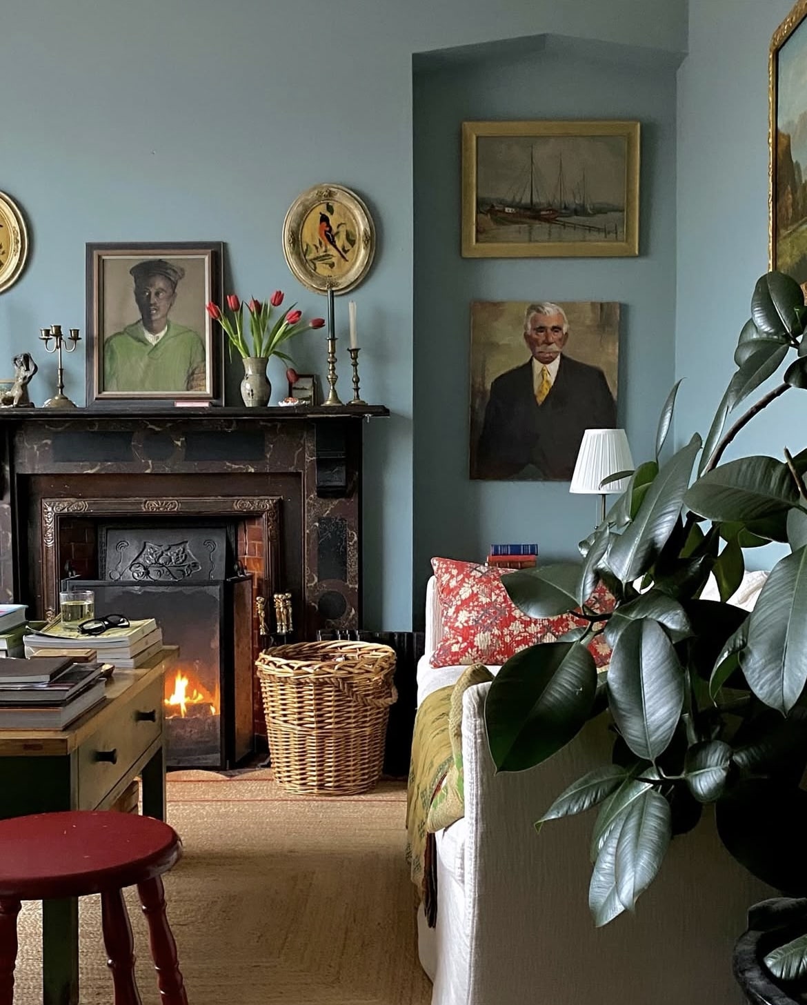 oval room blue 6